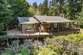 Eagles Watch by AvantStay Large Deck w Views